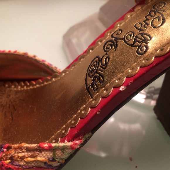 NAUGHTY MONKEY-PUMPS-EMBROIDERED-US SIZE 8 1/2 - Picture 7 of 8